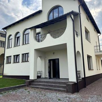 Продам сучасний двоповерховий будинок у м. Трускавець