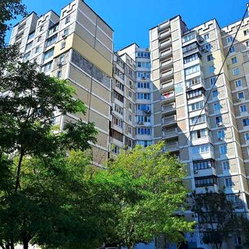 Продаж 2-кімнатної квартири поруч з метро (Осокорки, Позняки)