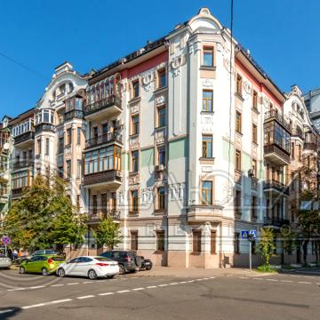 Інститутська вул., 13/4
