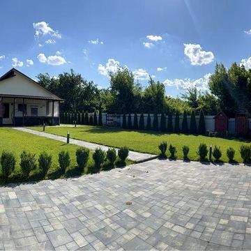 Продам Дом с гаражем(с комуникациями) 12 соток