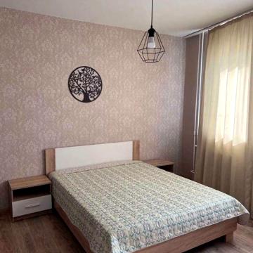 Саперно-Слобідська вул., 8