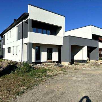 Будинок - дуплекс 514$ за м²