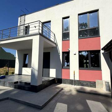 Будинок 155 м² з басейном та підвалом, Іванковичі, 7 соток