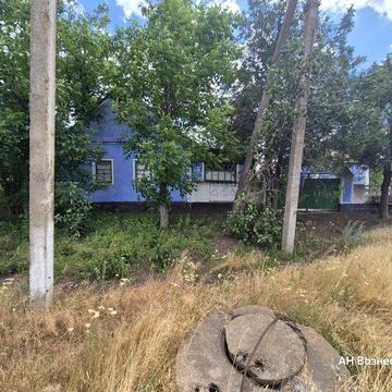 Будиночок і 70 соток землі