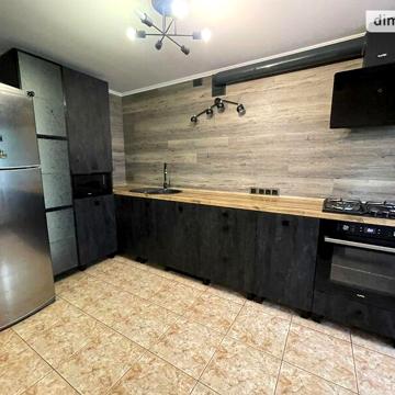Довгострокова оренда 4к Квартира Курортна вулиця