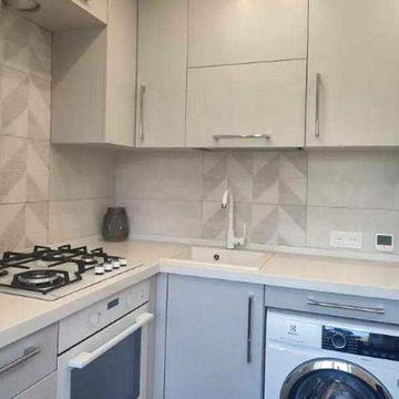 Продам 2 комнатную квартиру, метро " Индустриальная".