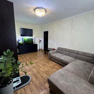 Романа Шухевича просп. (Генерала Ватутіна), 10