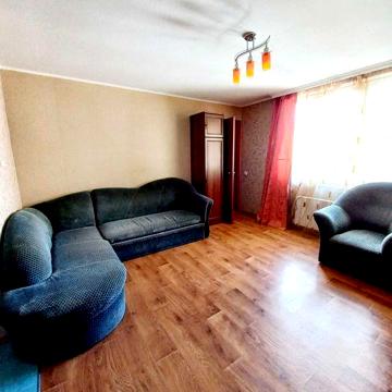 50-а Садова 126, затишна 1-к квартира, м. Осокорки 15 хв пішки!