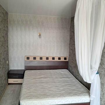 Тополина вул., 18