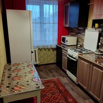 Сдам 2х комнатную квартиру  по  Володимира Великого