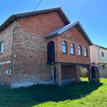 Здається будинок Тільки перший поверх так як другий недороблений