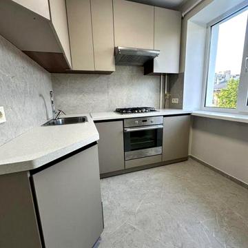 Продам 3кім.кв. ЦЕНТР. Індив.опалення.Коновальця