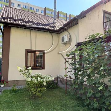 Академіка Шалімова вул., 78