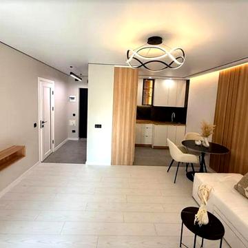 Продаж 2к квартири 56 кв. м на вул. Київська