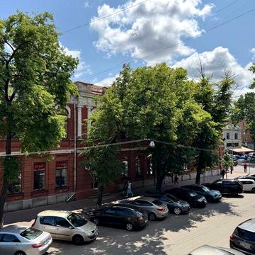 Велика 2-кімнатна біля ЦУМу, стеля 3,90 метри - Центр
