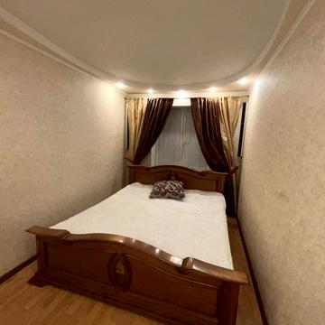 Космонавтів вул., 92