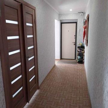 Продам 3х ком. кв. 4/9 эт. кирпич. Чешка. Космонавтов - Электронная