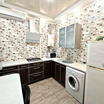 Оренда однокімнатної квартири в Олександрівському р-ні (Соборний 91)