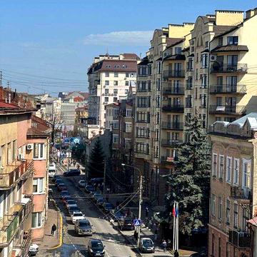 Продається двокімнатна квартира в цегляному будинку в центрі міста
