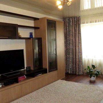 Продаж 3-кімнатна квартира 93 м², вул. Урлівська, 8. Від власників