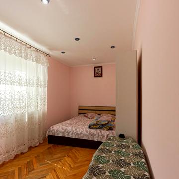 Братів Дужих вул. (Володимира Комарова), 14а