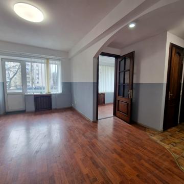 Верховної Ради бульв., 22