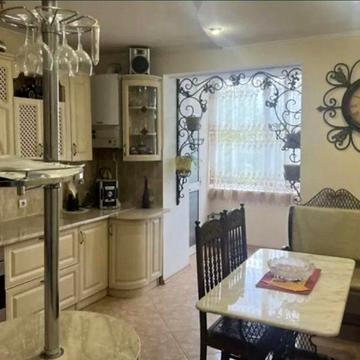 Продаж 2к квартири, 88 кв.м, вул. Чернівецька