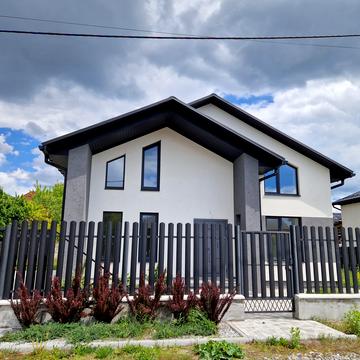 Ентузіастів, 8