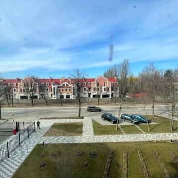 Метрологічна вул., 107