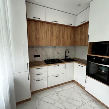 Євгена Рихлика, 15