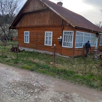 Будинок, господарська будівля, присадибна ділянка.