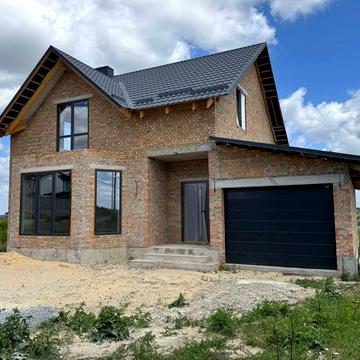 Продам будинок з гаражем та ділянкою!