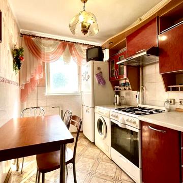 Продаж 3к Квартира Космонавтів вулиця