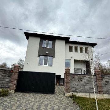 Шикарний будинок у приміській зоні