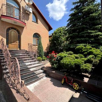 Аренда дома-фортеця. ул.Богатырская. Киев. Яхта Клуб.