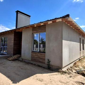 Одноповерховий дуплекс в КМ Гостомеля з центральними комунікаціям!