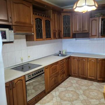 Срібнокільська вул., 24