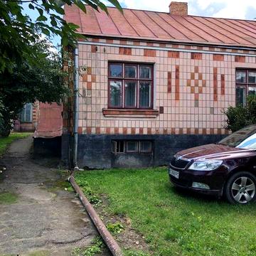 Продаж будинку з земельною ділянкою