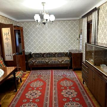 Варненська вул., 8