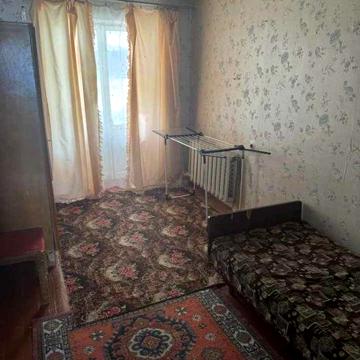 Продам трикімнатну квартиру з гарним видом . Ціна договірна
