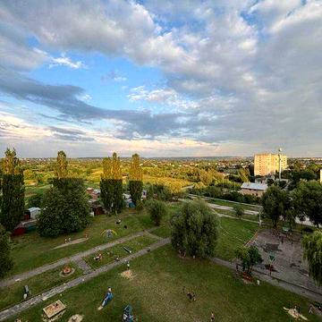 р Продається 5-кімнатна квартира