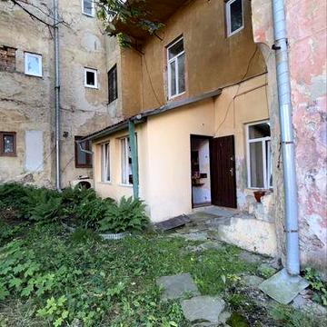 Продається 2-кімнатна квартира на Целана, прруч з центром під ремонт