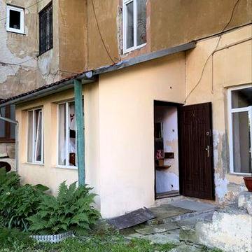 Продається 2-кімнатна квартира на Целана, прруч з центром під ремонт