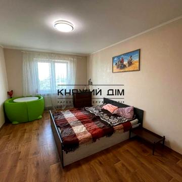 Академіка Глушкова просп., 9-Є