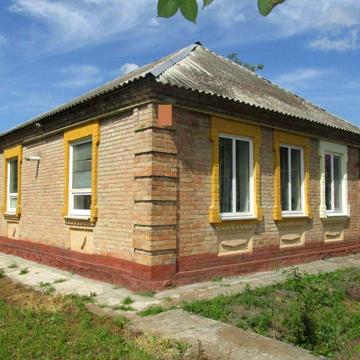 Продам 2/3  газифікованого будинку на пл. Покровській