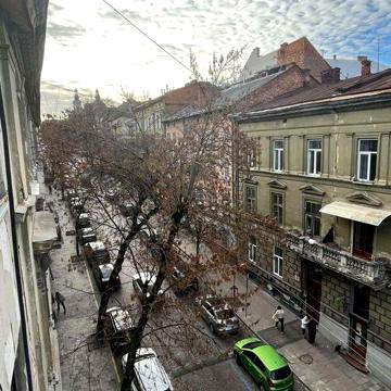 Оренда 4 кім квартири  по вул. Дорошенка