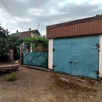 Добротний будинок з гаражем на Дружбі
