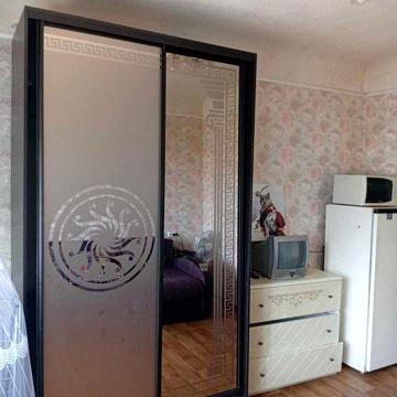 Сдам гостинку свой с/у и мини кухней. ул. Харьковских Дивизий , 2500