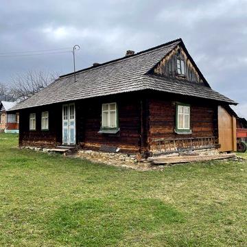 Продається будинок та земляна ділянка