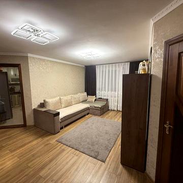 Продам велику, світлу 3-кімнатну квартиру (ЛПЗ)